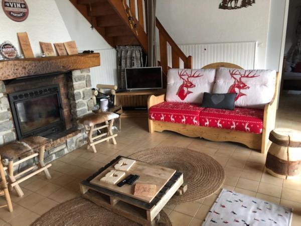 LE CHALET de la goutte Saint-Appolinaire  Extérieur photo