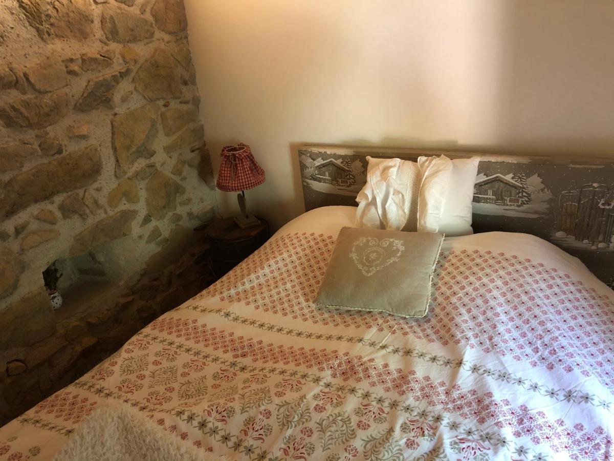 LE CHALET de la goutte Saint-Appolinaire  Extérieur photo