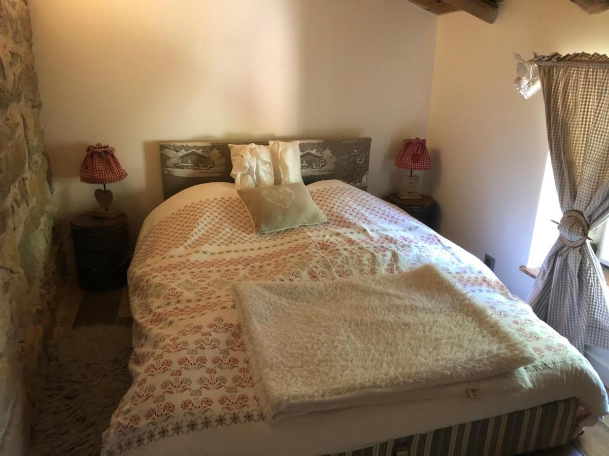LE CHALET de la goutte Saint-Appolinaire  Extérieur photo